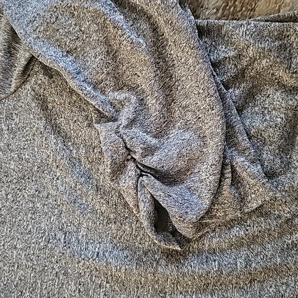 Ladies XL grey top with lattice trim - Picture 4 of 4